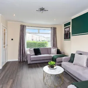 Stylish 3 Bed Abode-parking And Garden Edinburgh
