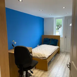 One Bedroom In Spacious Bungalow, Free Parking & Private Entrance Edinburgh