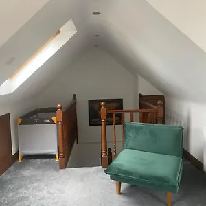 Cosy With Free Parking Close To Airport Edinburgh
